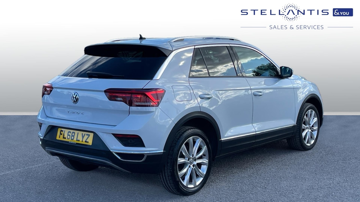 Used Volkswagen T-Roc 2018 for sale - 76887945: Photo 3