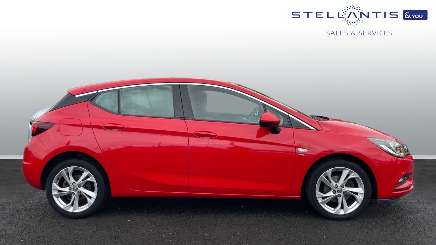 Used Vauxhall Astra 2016 for sale - 77218109: Photo 2