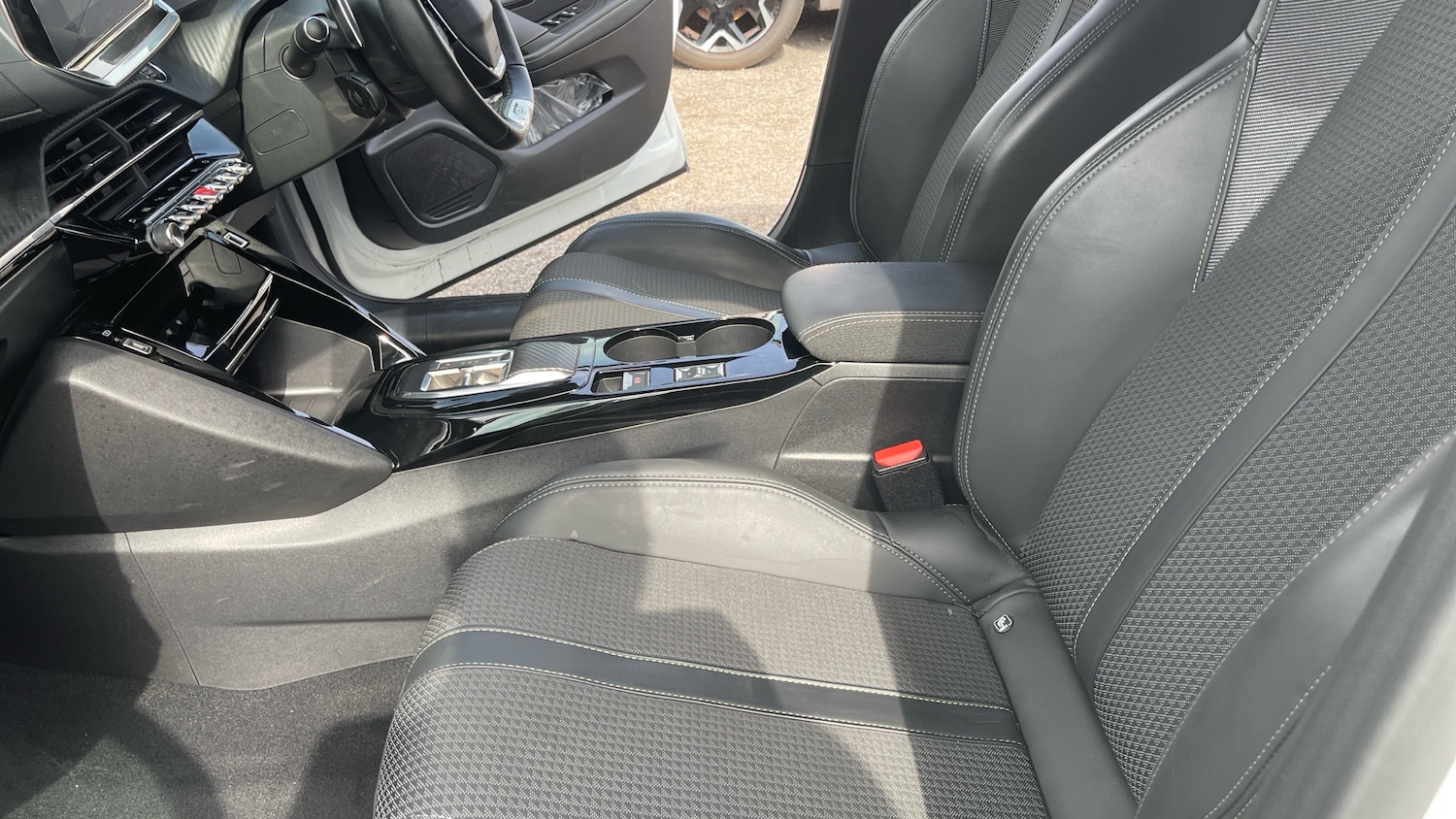 Used Peugeot 208 2022 for sale - 75840924: Photo 42