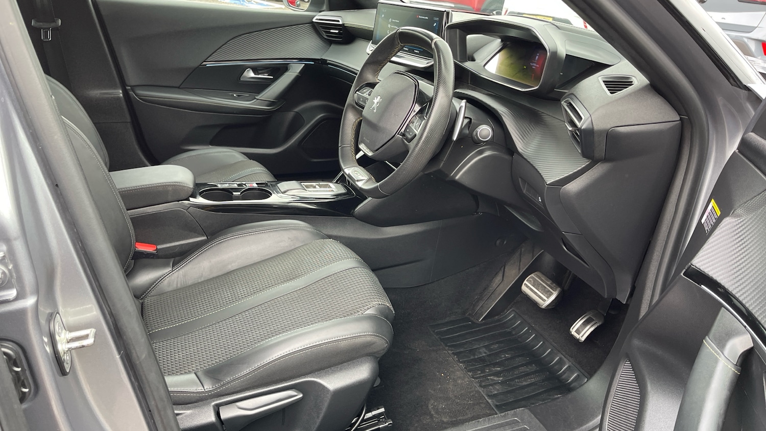 Used Peugeot 2008 2023 for sale - 76260949: Photo 11