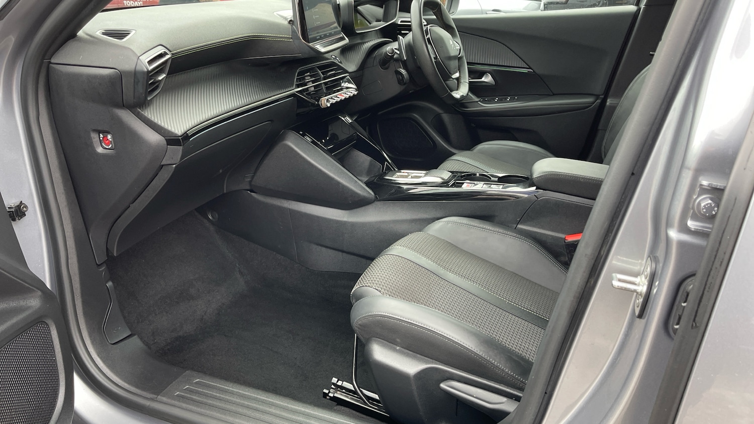 Used Peugeot 2008 2023 for sale - 76260949: Photo 12