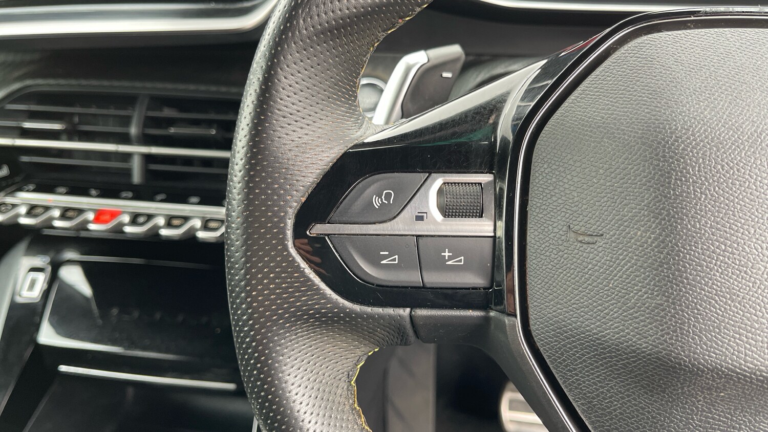 Used Peugeot 2008 2023 for sale - 76260949: Photo 23