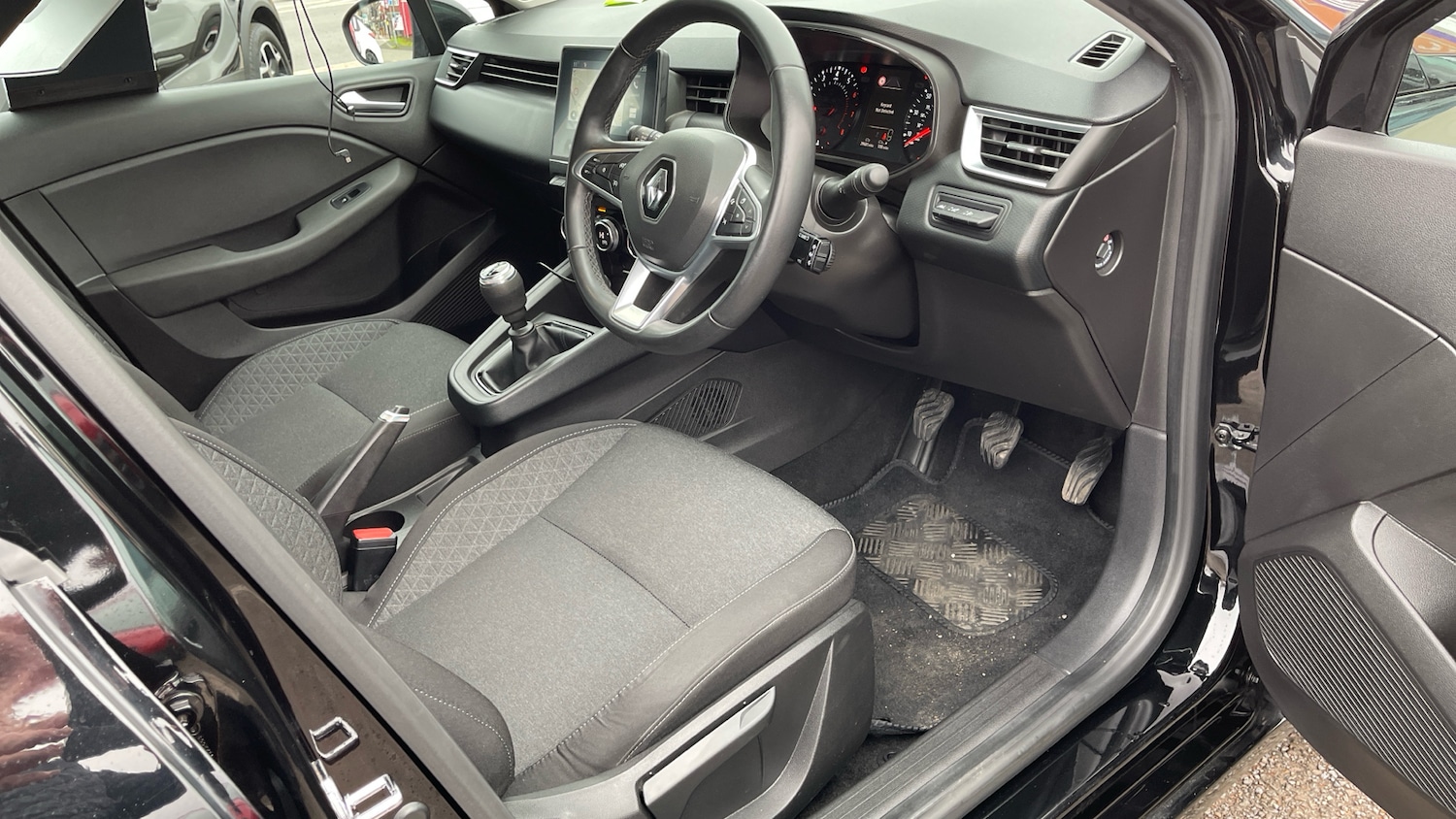 Used Renault Clio 2021 for sale - 76410180: Photo 11