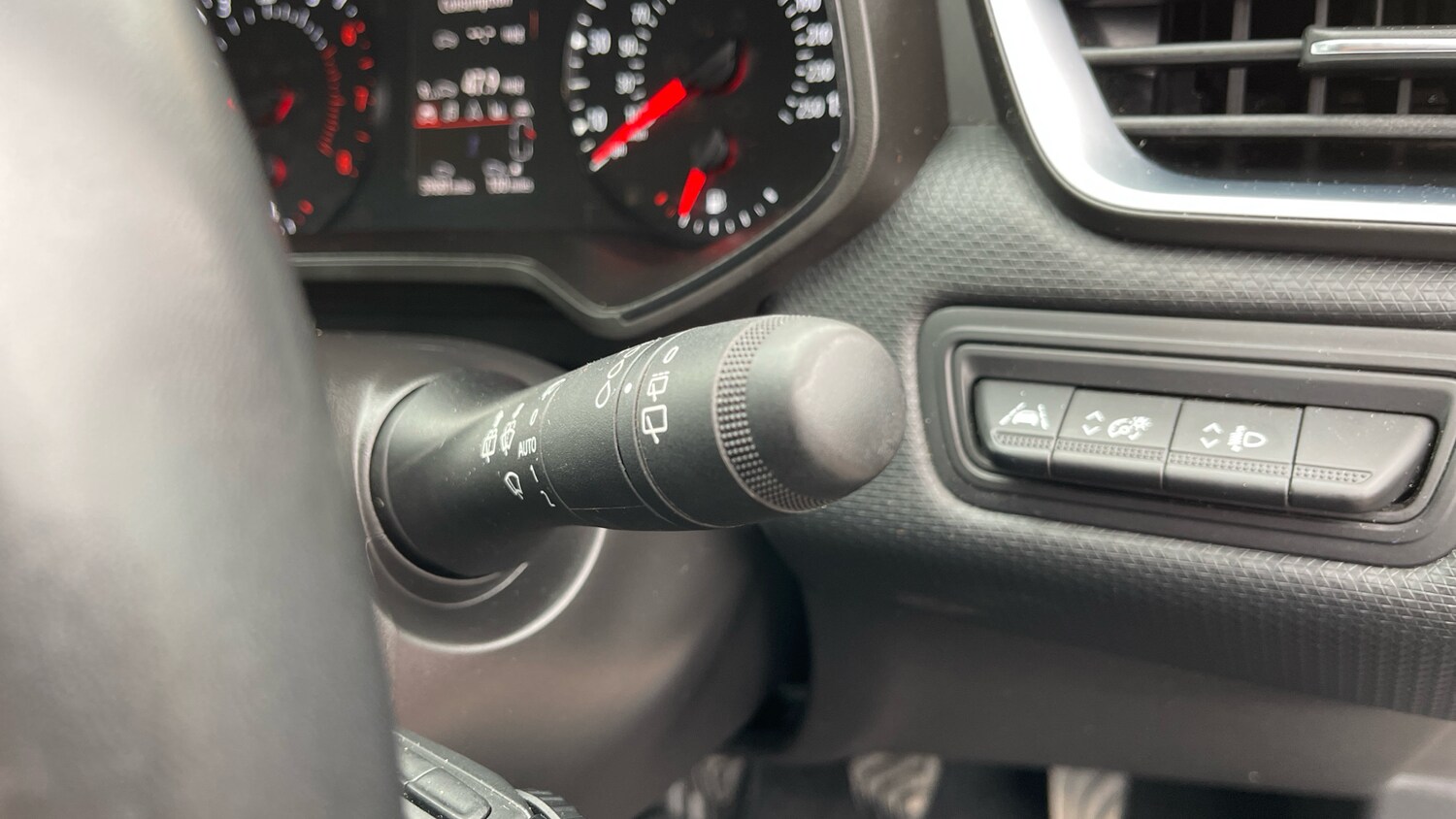 Used Renault Clio 2021 for sale - 76410180: Photo 28