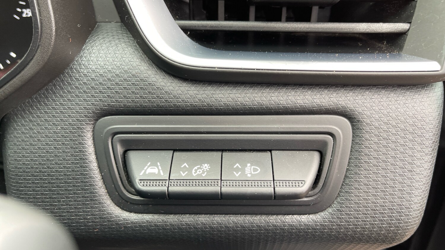 Used Renault Clio 2021 for sale - 76410180: Photo 31