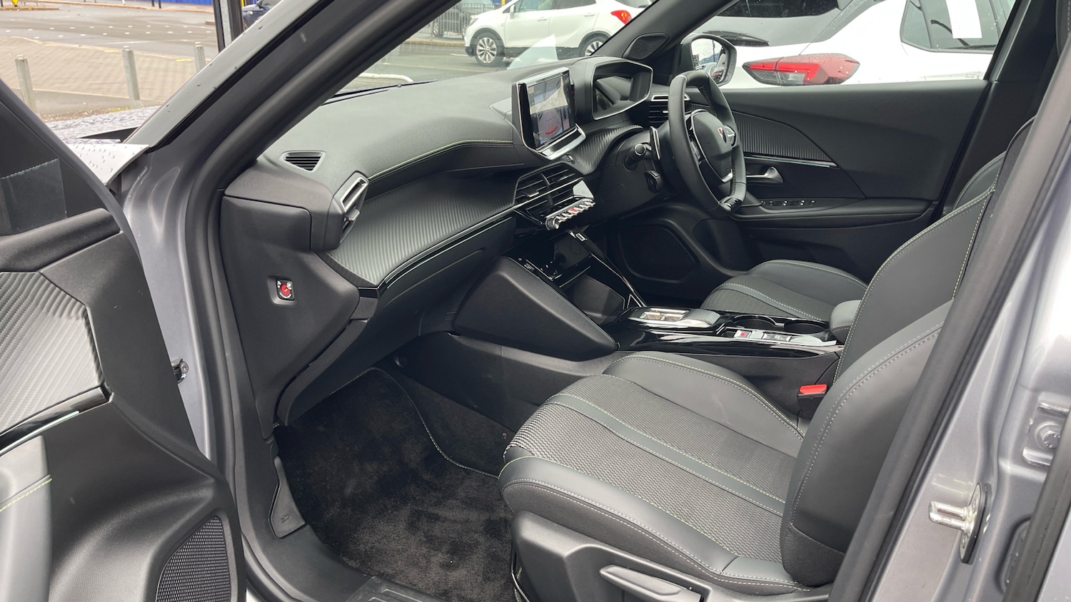 Used Peugeot 2008 2024 for sale - 76400054: Photo 12