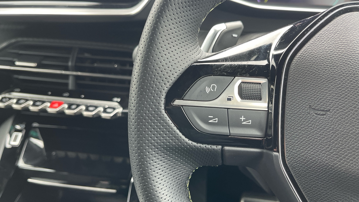 Used Peugeot 2008 2024 for sale - 76400054: Photo 23