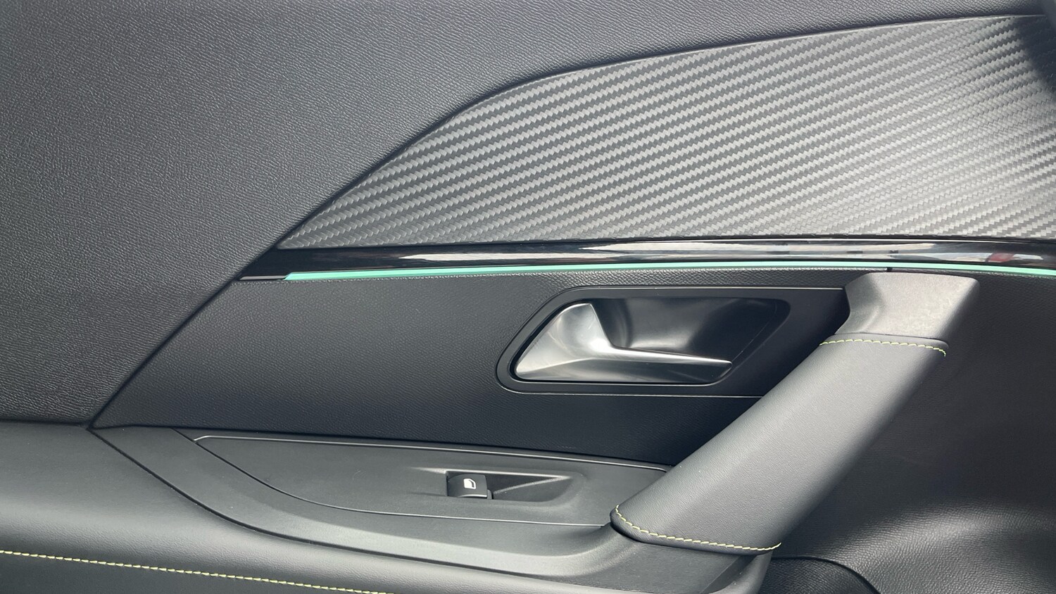 Used Peugeot 2008 2024 for sale - 76400054: Photo 38