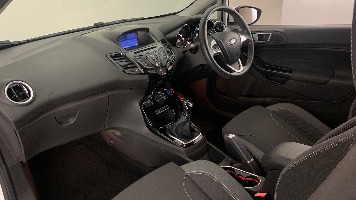 Used Ford Fiesta 2016 for sale - 78158080: Photo 2