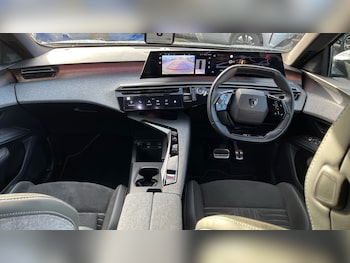 Used Peugeot 3008 2024 for sale - 76966100: Photo