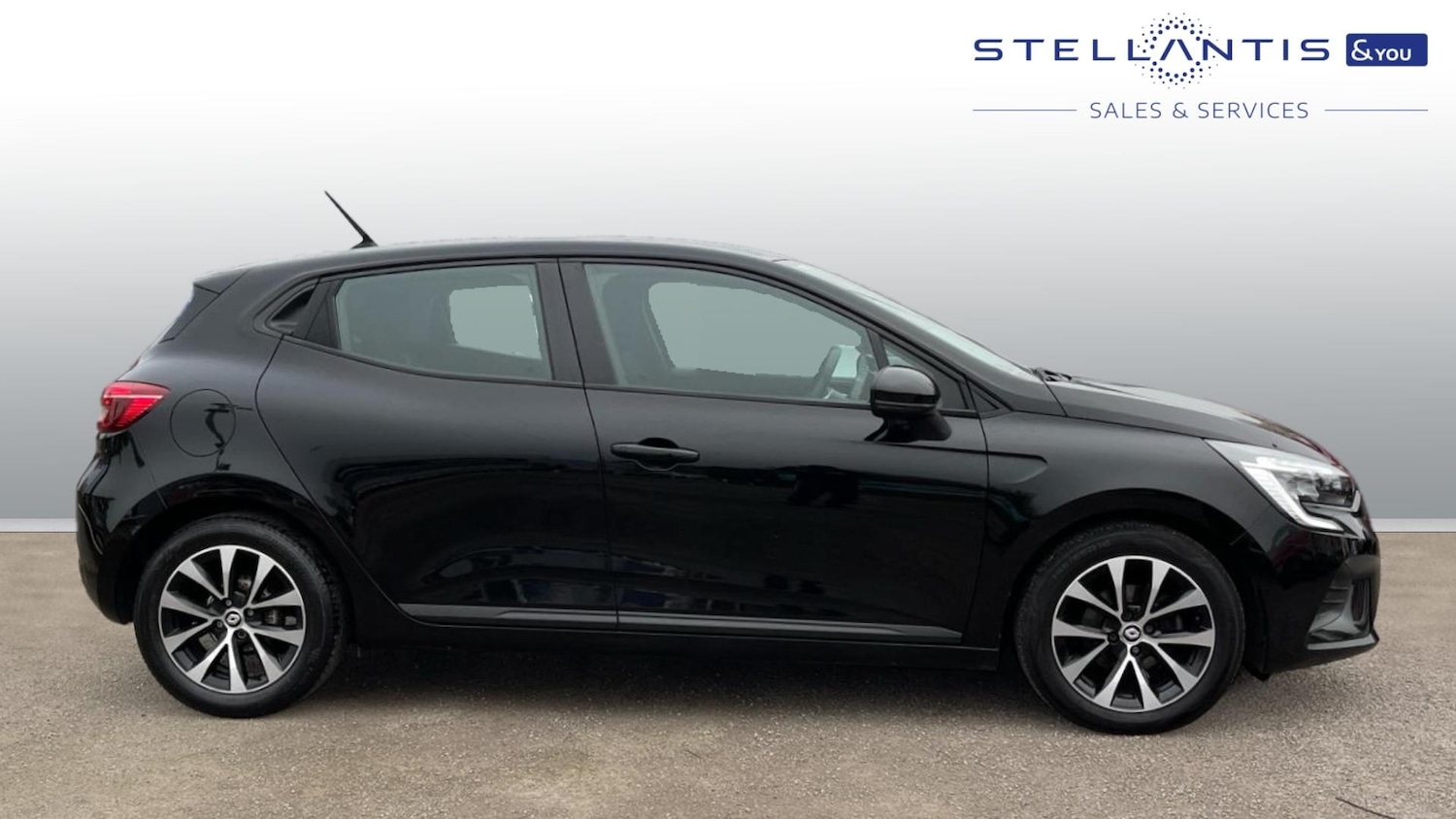 Used Renault Clio 2021 for sale - 77332458: Photo 2