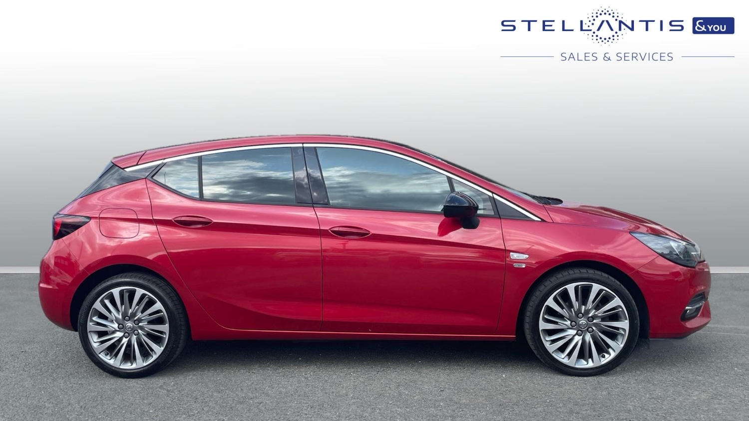 Used Vauxhall Astra 2021 for sale - 77092106: Photo 2