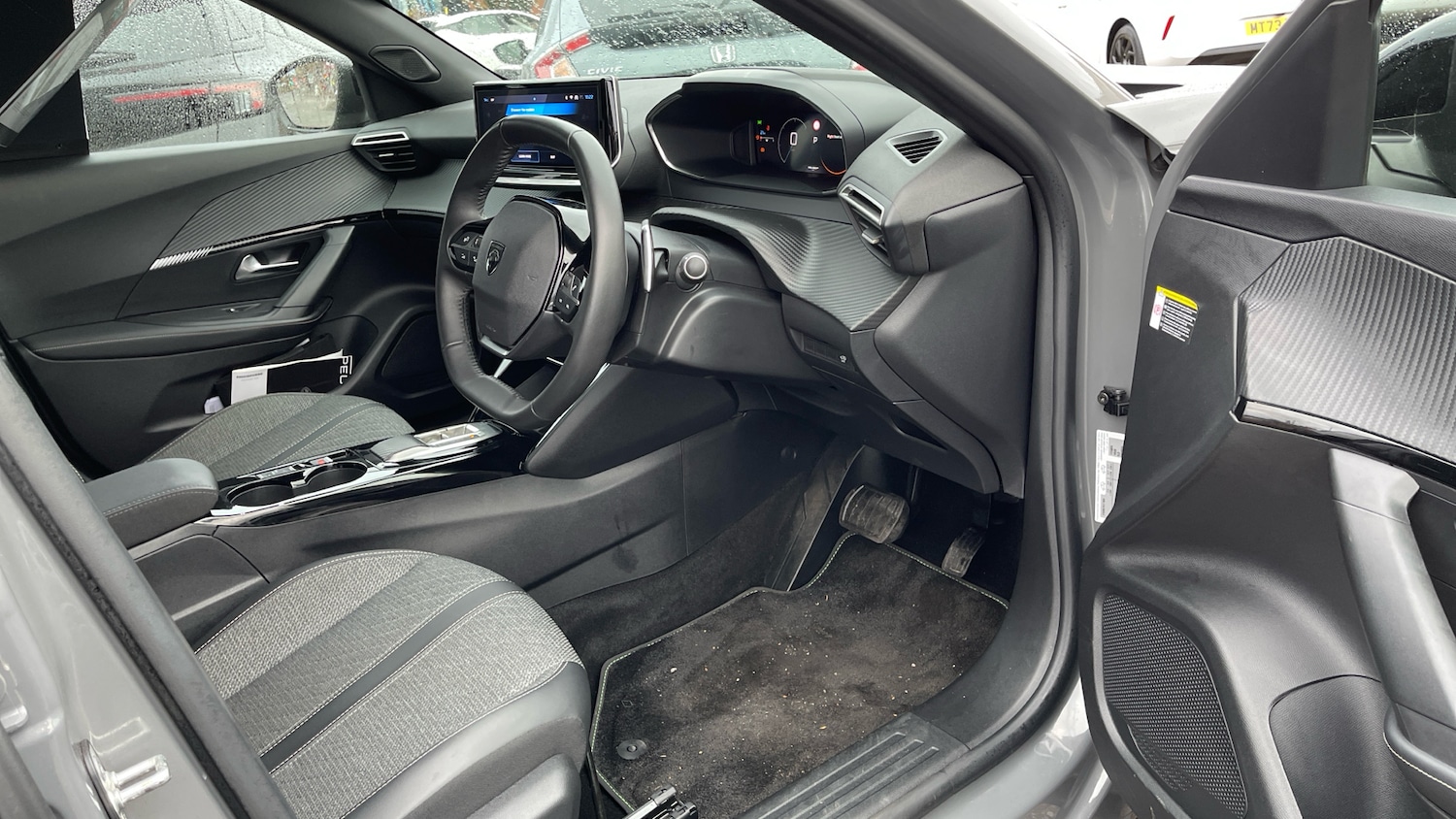 Used Peugeot 2008 2024 for sale - 76400031: Photo 11