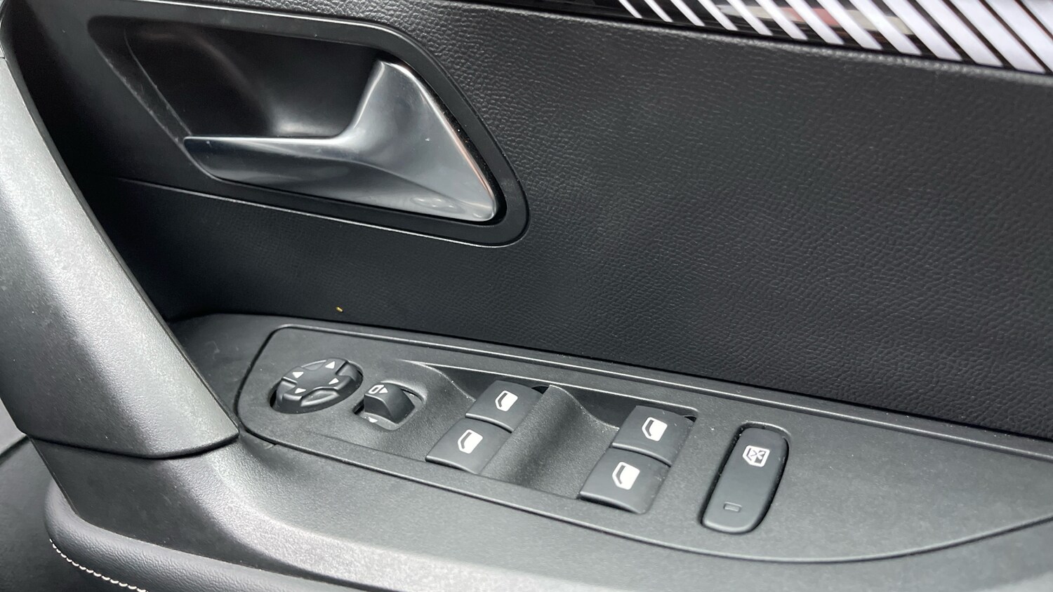 Used Peugeot 2008 2024 for sale - 76400031: Photo 22