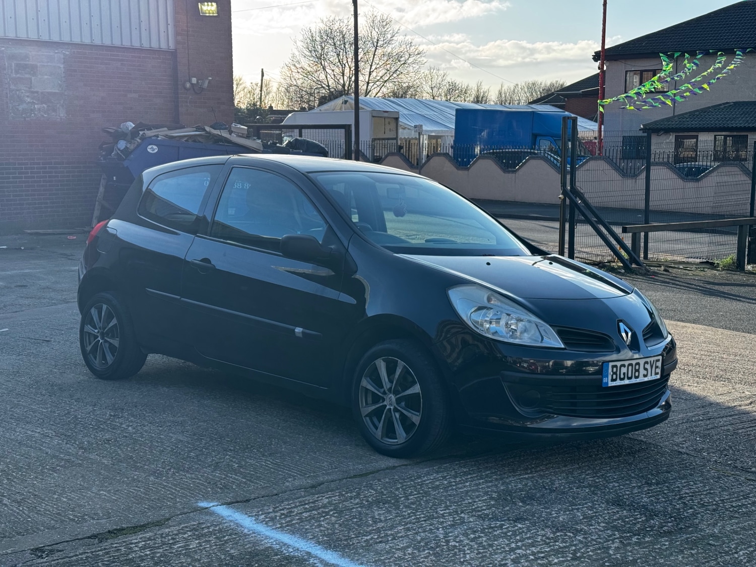 Used Renault Clio 2008 for sale - 78070213: Photo 2