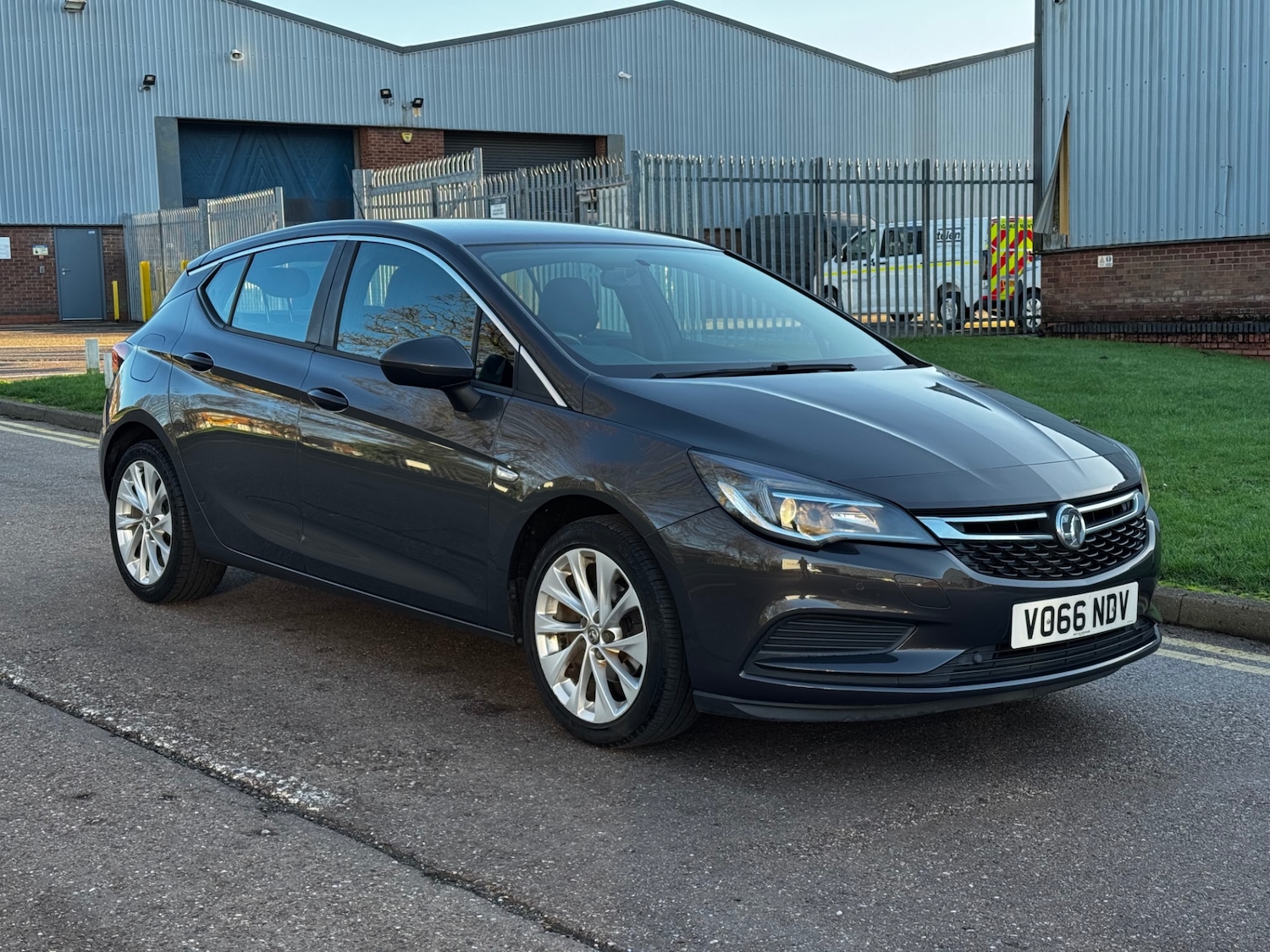 Used Vauxhall Astra 2016 for sale - 77289397: Photo 3