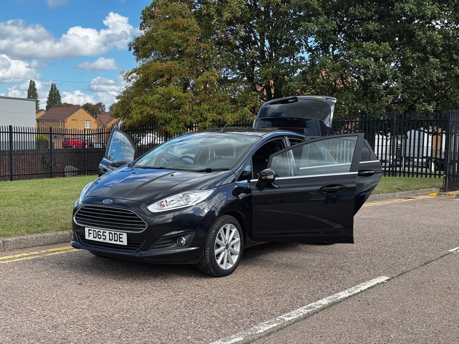 Used Ford Fiesta 2015 for sale - 76157899: Photo 11