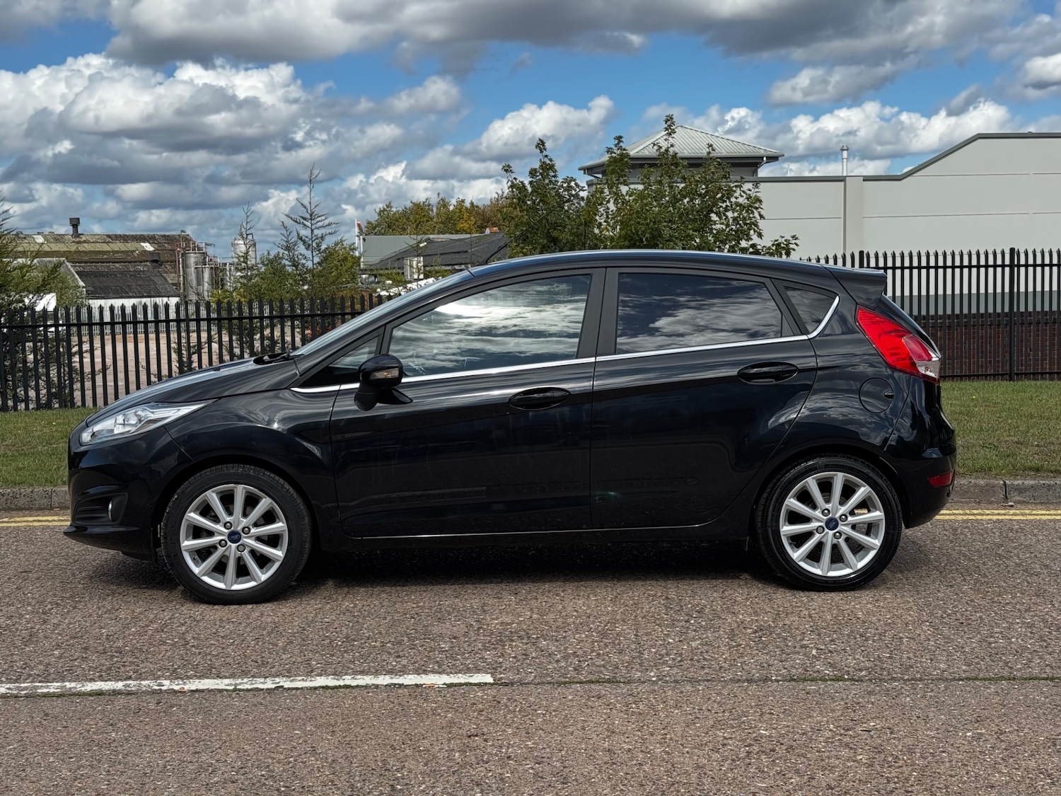 Used Ford Fiesta 2015 for sale - 76157899: Photo 8