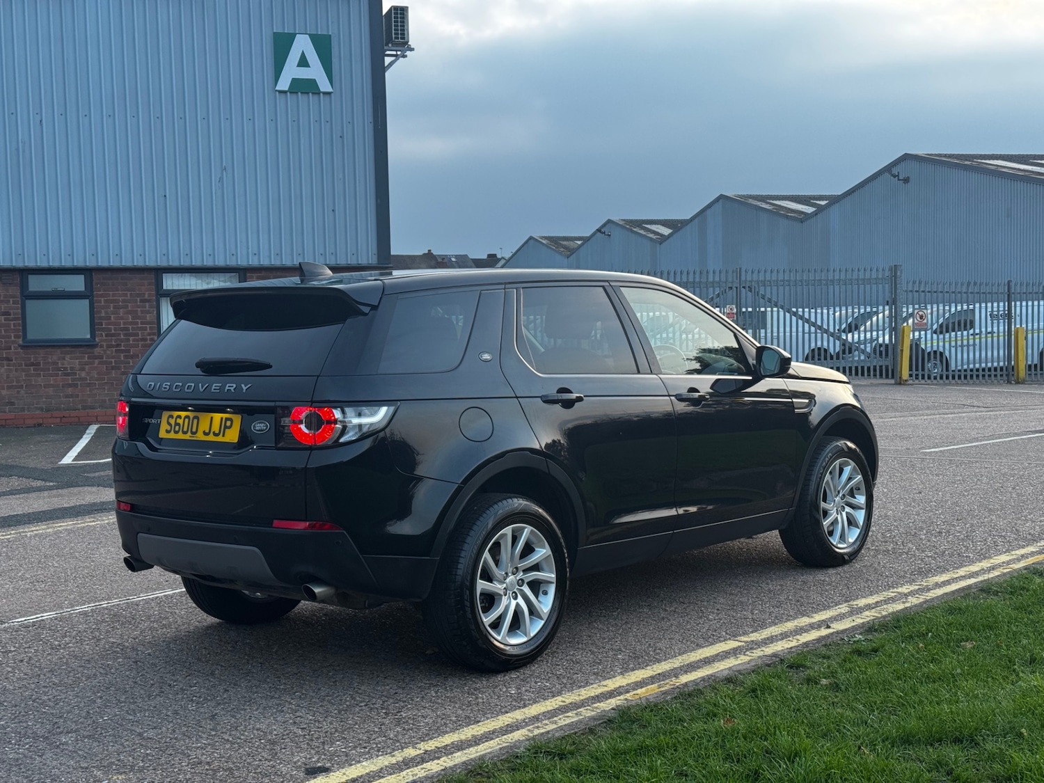 Used Land Rover Discovery Sport 2018 for sale - 76975406: Photo 2
