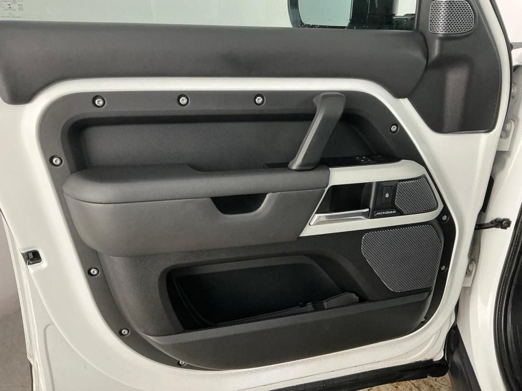 Used Land Rover Defender 2020 for sale - 77368956: Photo 15