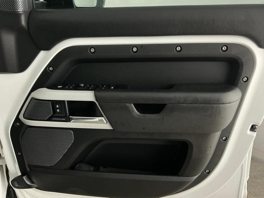 Used Land Rover Defender 2020 for sale - 77368956: Photo 18