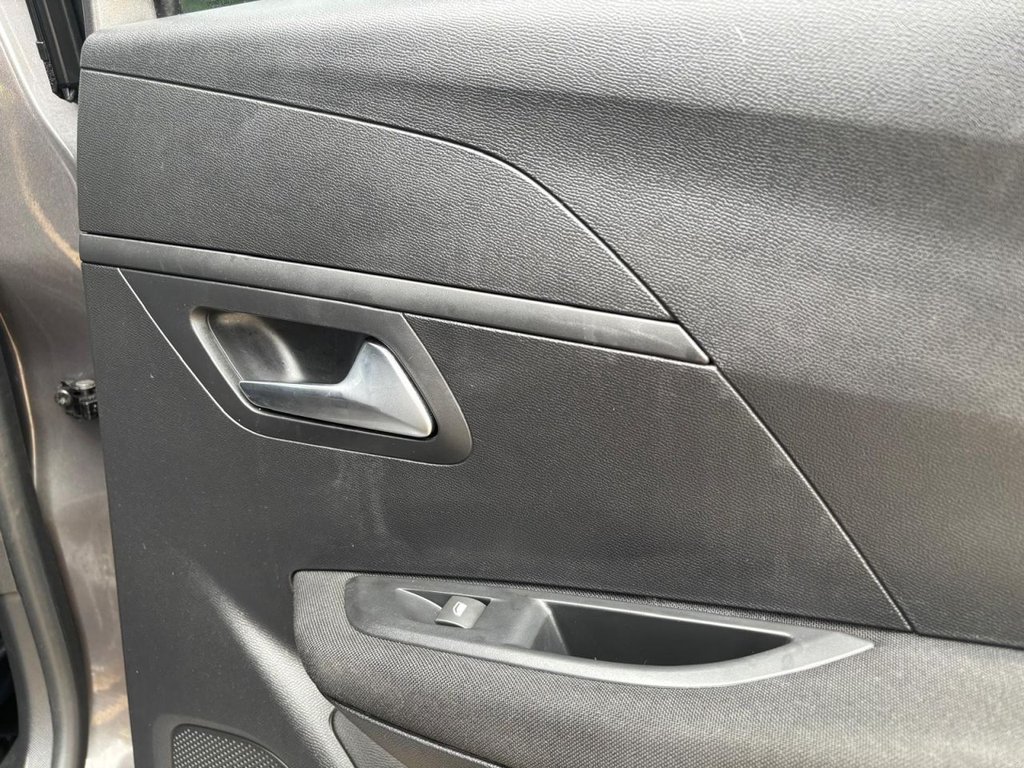 Used Peugeot 208 2023 for sale - 77369300: Photo 32