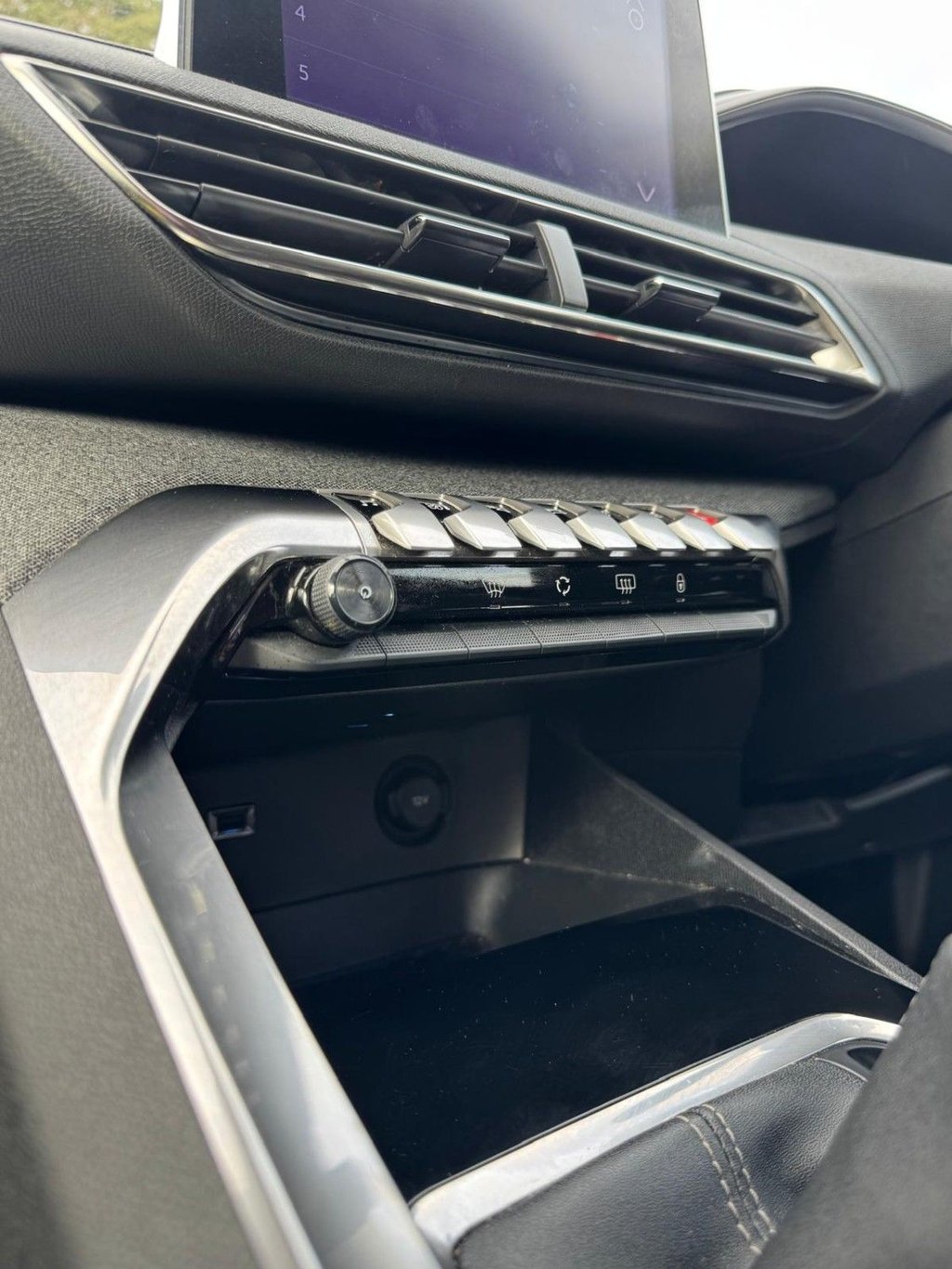 Used Peugeot 5008 2020 for sale - 78082569: Photo 32