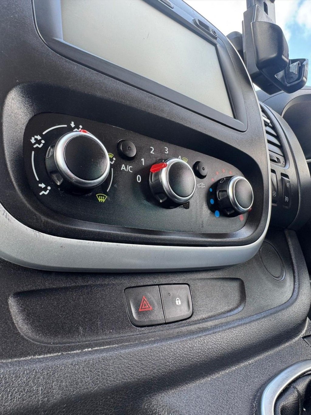 Used Renault Trafic 2020 for sale - 78124280: Photo 24