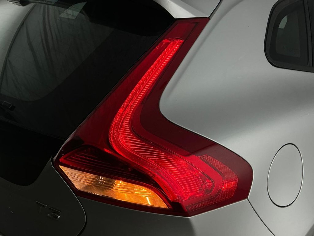 Used Volvo V40 Cross Country 2017 for sale - 77368913: Photo 13