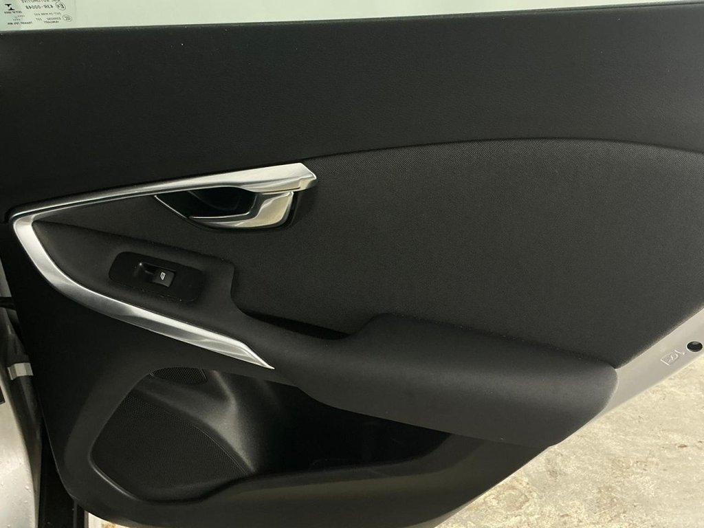 Used Volvo V40 Cross Country 2017 for sale - 77368913: Photo 17