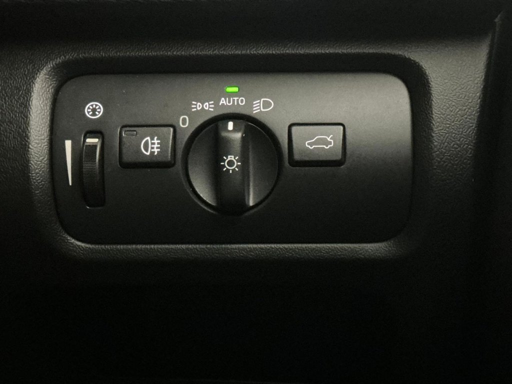 Used Volvo V40 Cross Country 2017 for sale - 77368913: Photo 30