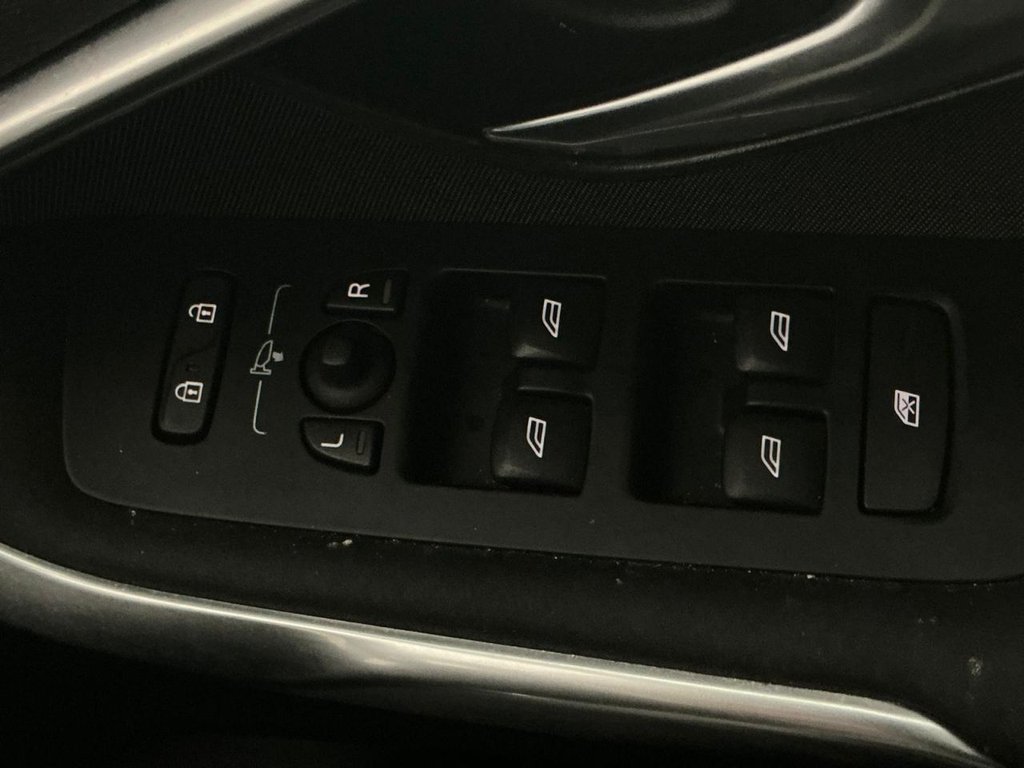 Used Volvo V40 Cross Country 2017 for sale - 77368913: Photo 31