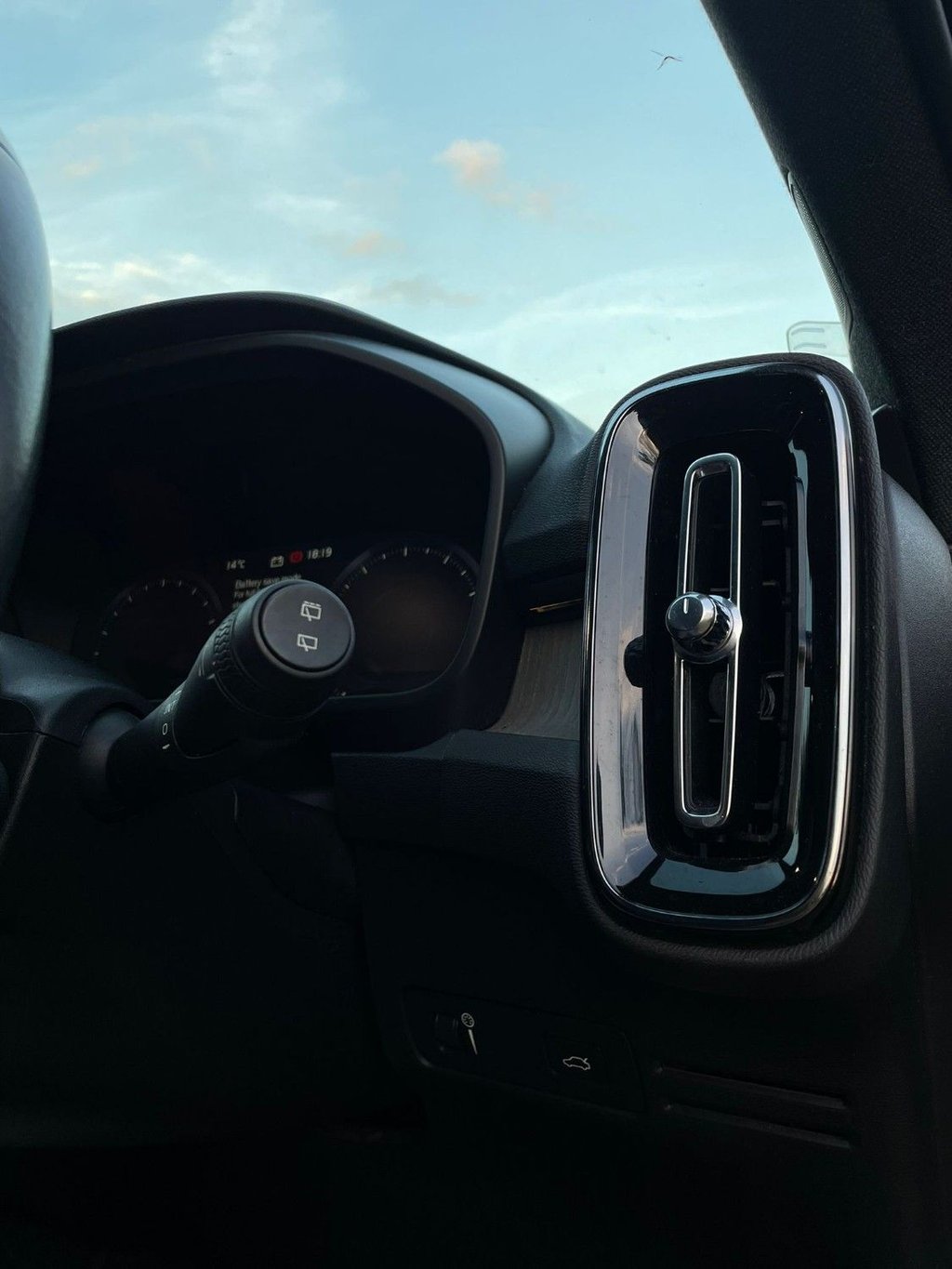 Used Volvo XC40 2020 for sale - 77369149: Photo 25