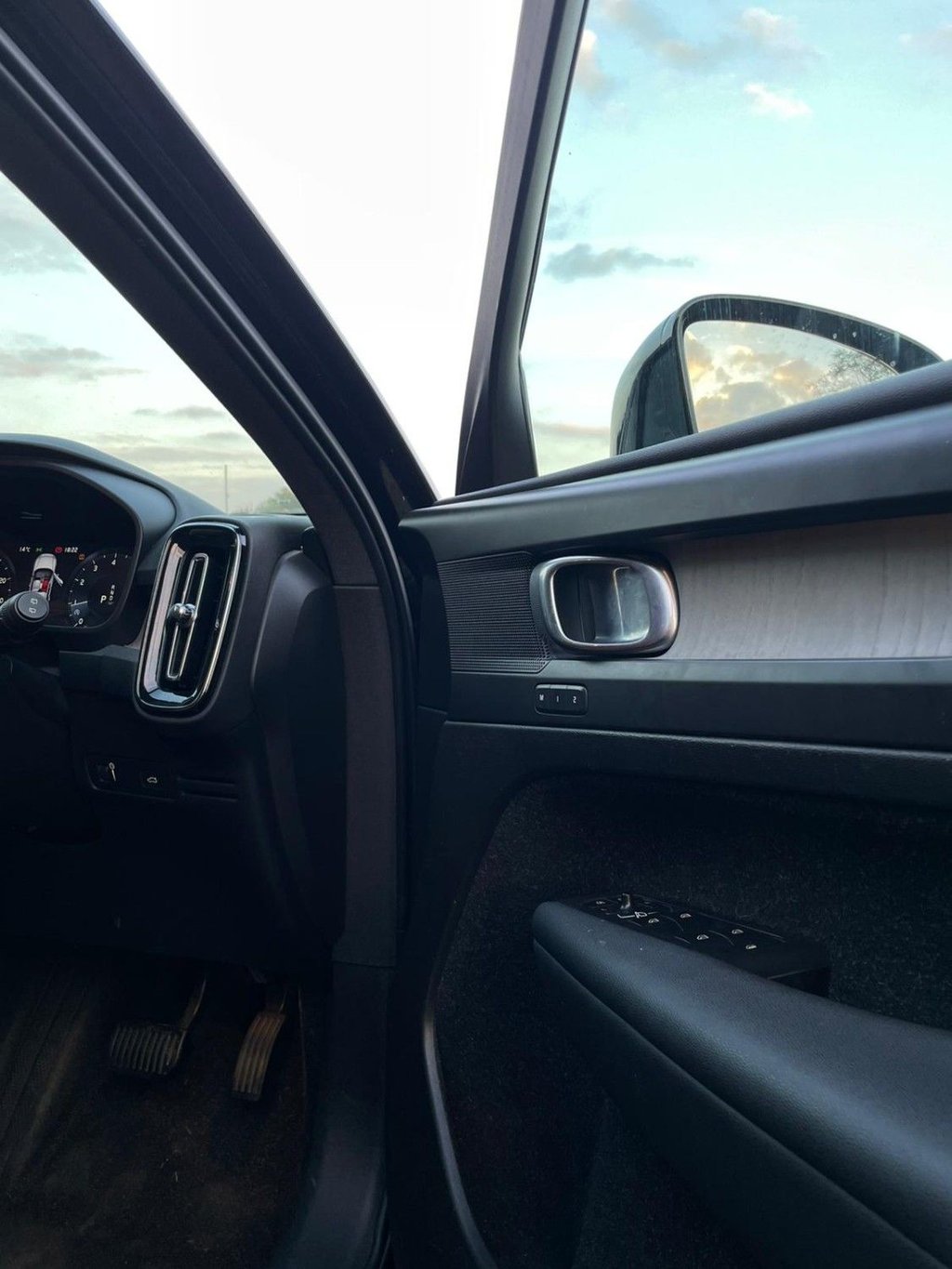 Used Volvo XC40 2020 for sale - 77369149: Photo 35