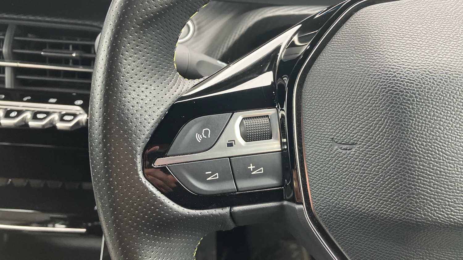 Used Peugeot 208 2021 for sale - 77776178: Photo 14