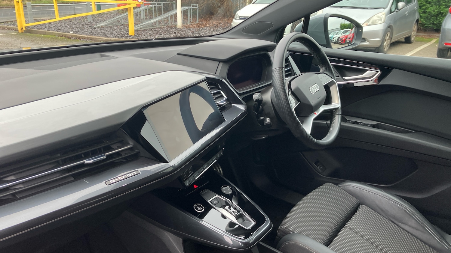 Used Audi Q4 e-tron 2023 for sale - 77999276: Photo 2