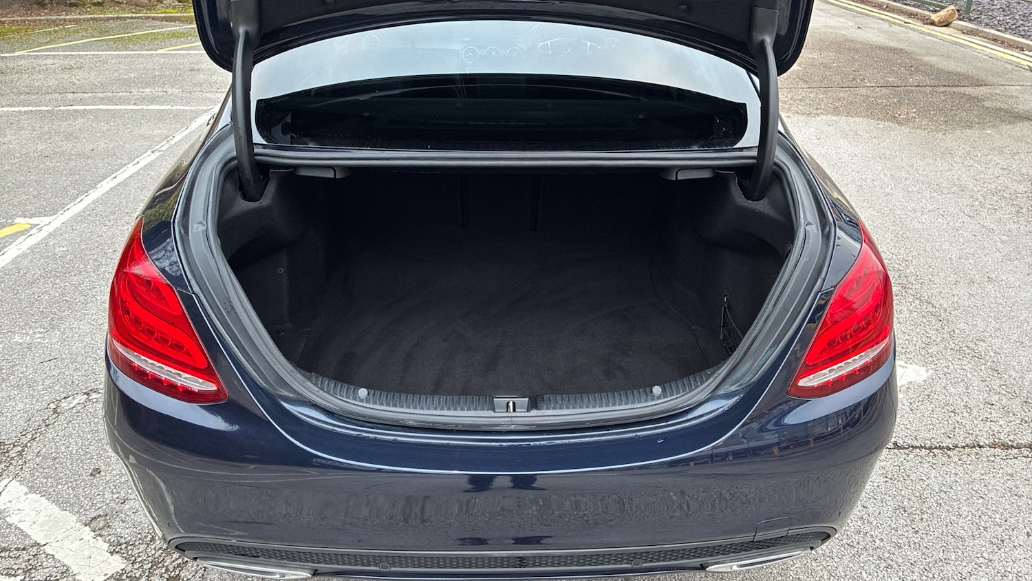 Used Mercedes-Benz C Class 2015 for sale - 77323860: Photo 4