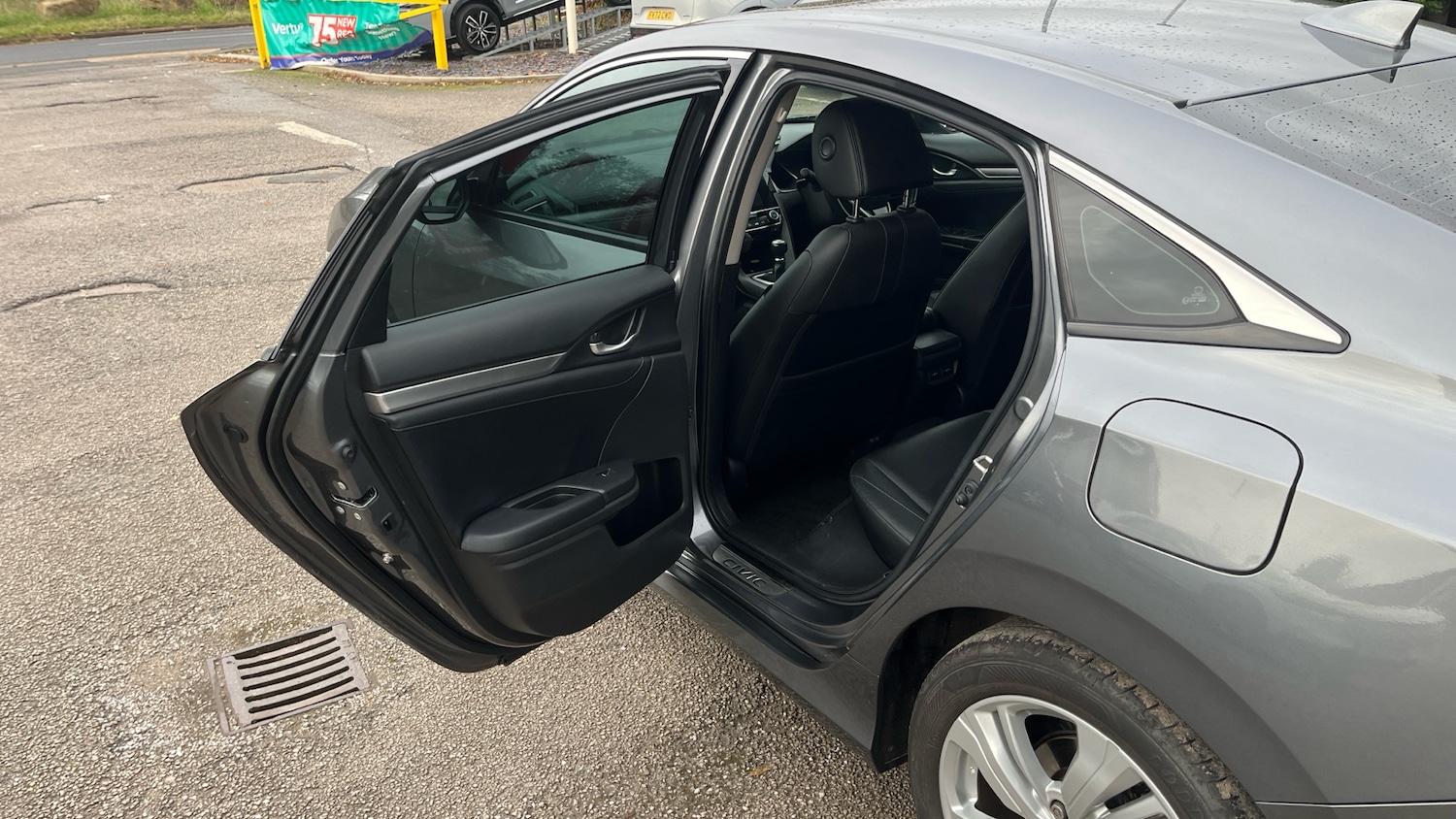 Used Honda Civic 2018 for sale - 76640788: Photo 28