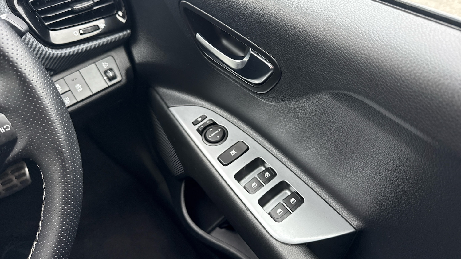 Used Kia Stonic 2024 for sale - 77087271: Photo 31