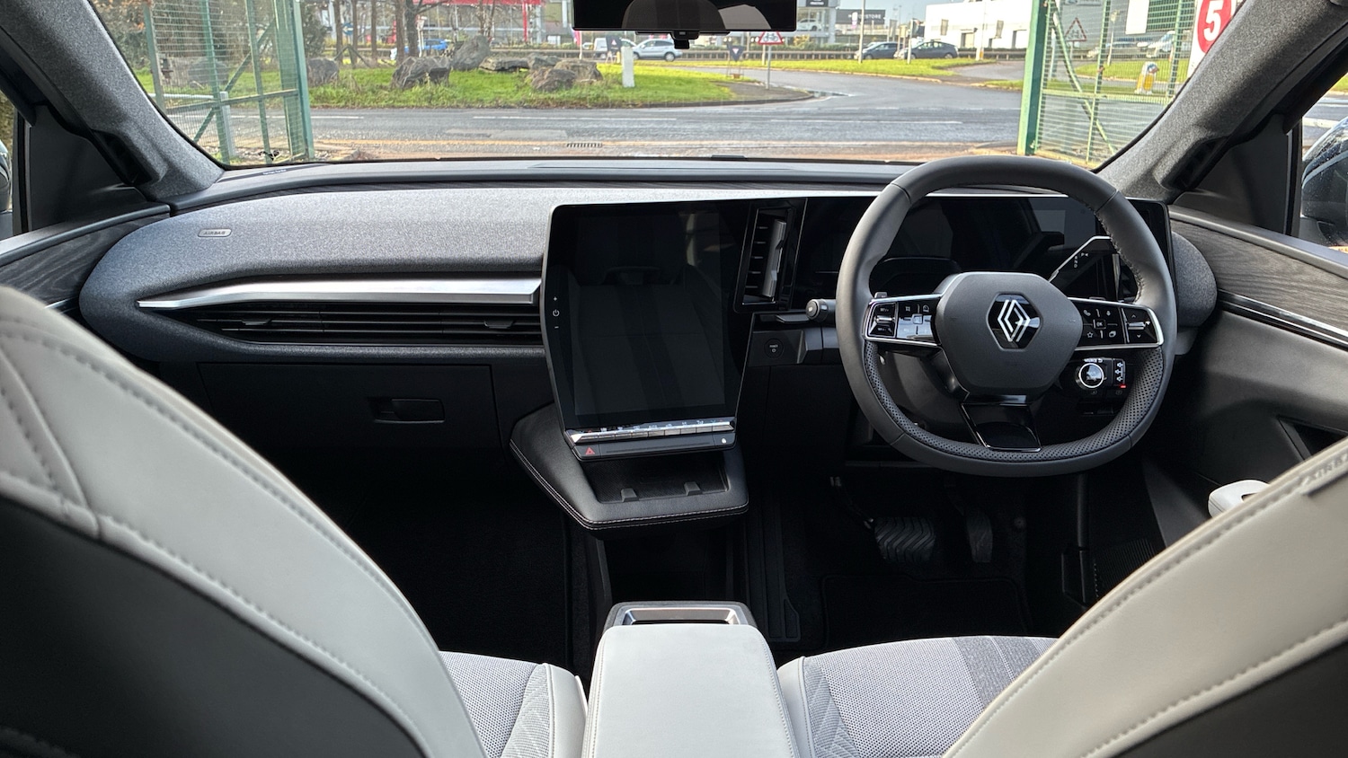 Used Renault Scenic E-Tech 2025 for sale - 76881456: Photo 10