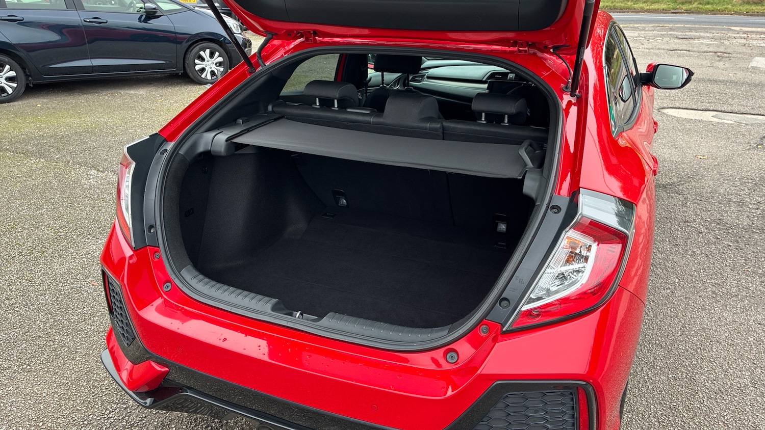 Used Honda Civic 2018 for sale - 76638536: Photo 18