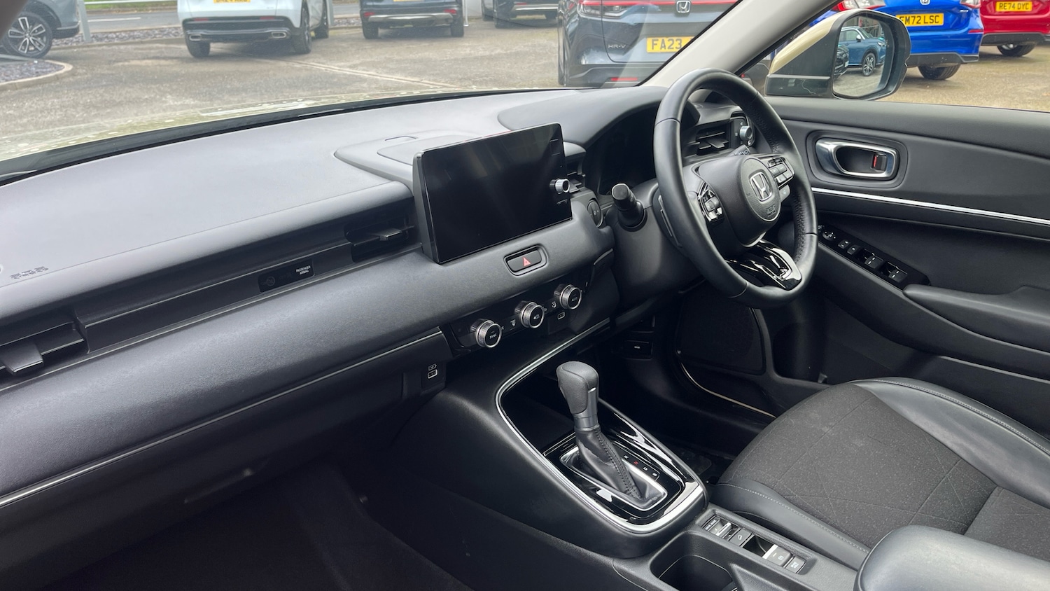 Used Honda HR-V 2023 for sale - 76131132: Photo 2