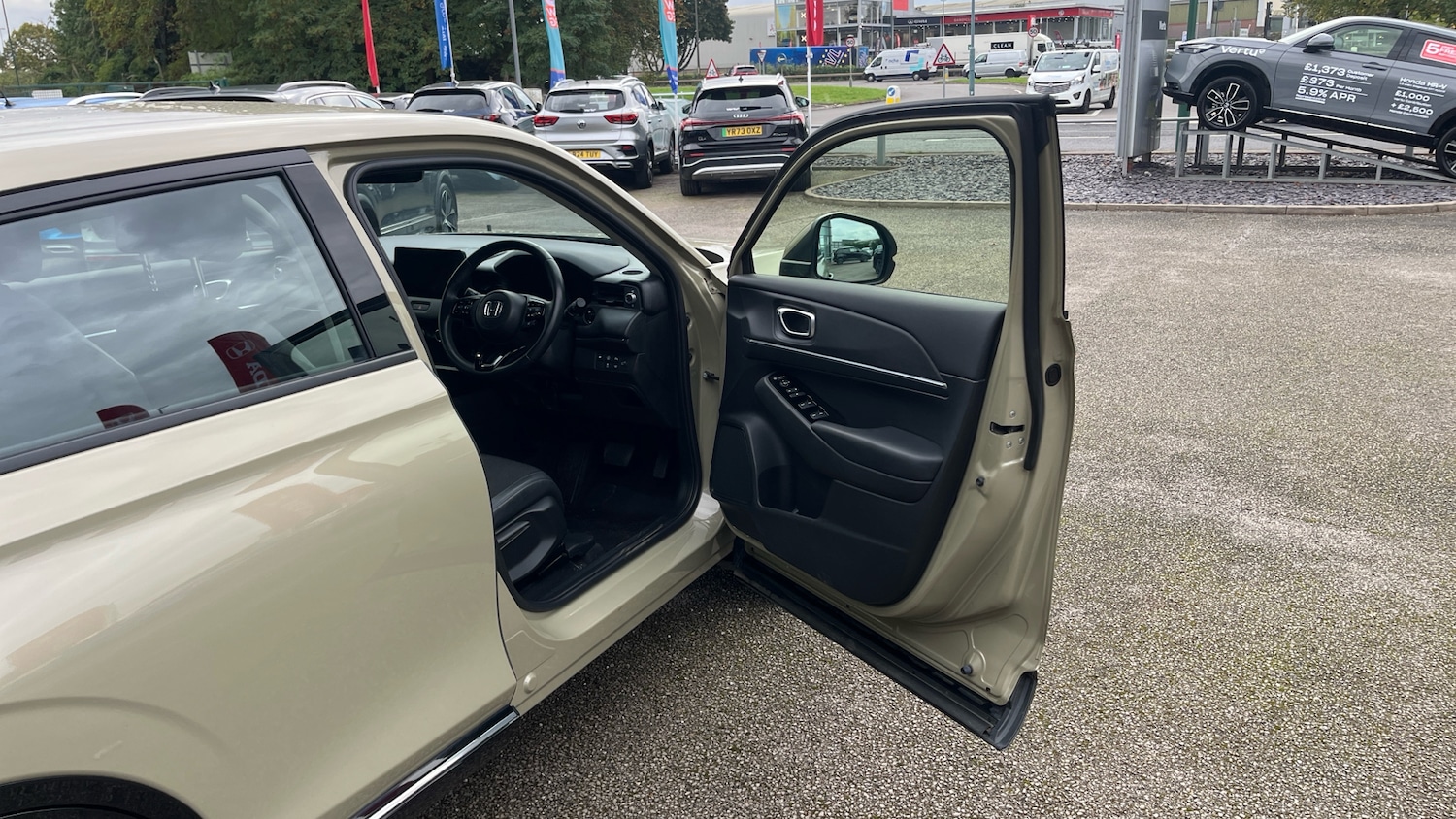 Used Honda HR-V 2023 for sale - 76131132: Photo 25