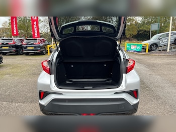 Used Toyota C-HR 2019 for sale - 76428601: Photo