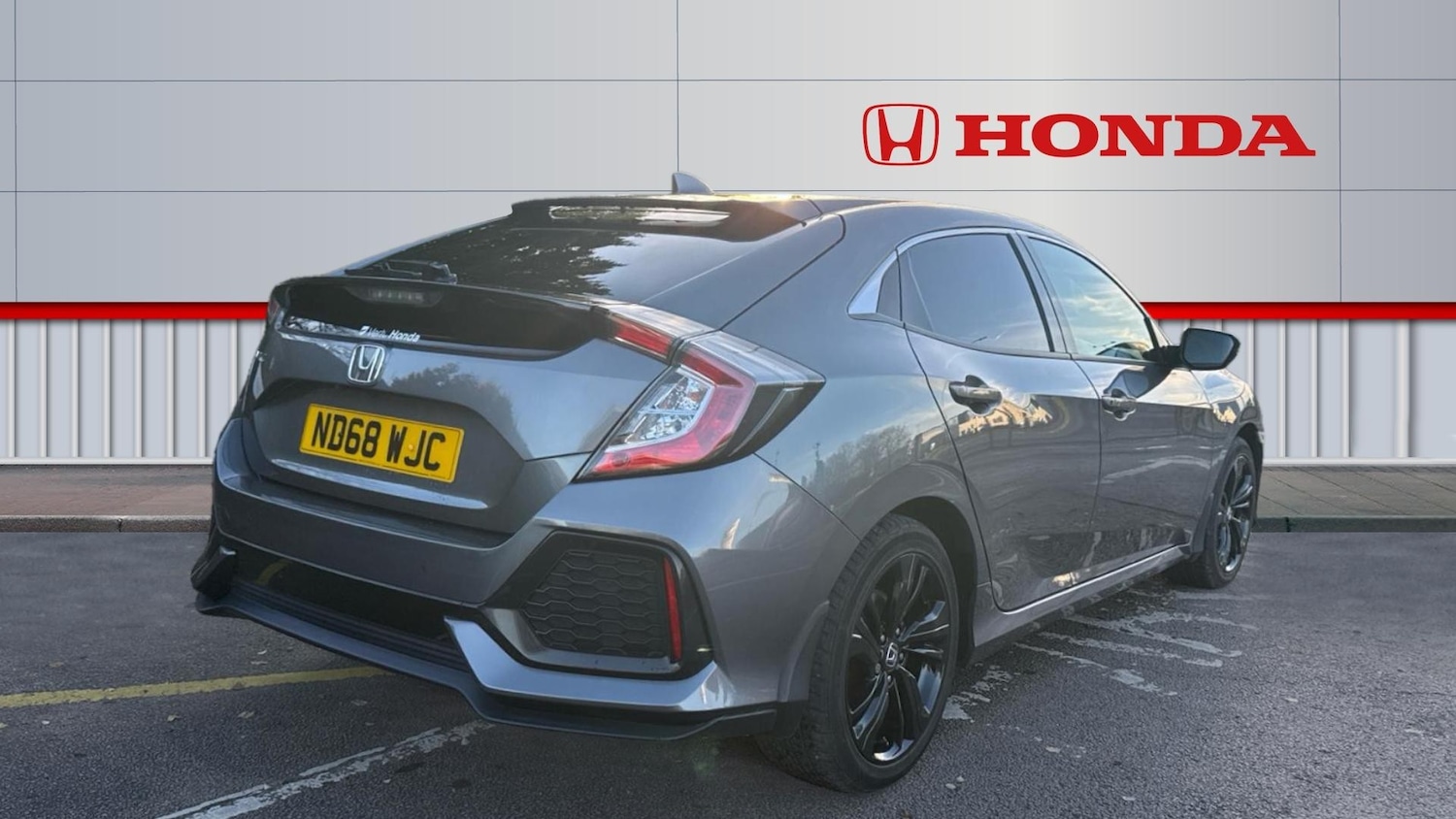 Used Honda Civic 2018 for sale - 76768987: Photo 12