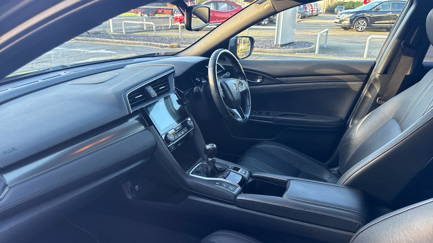 Used Honda Civic 2018 for sale - 76768987: Photo 2