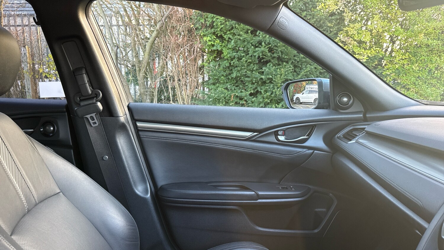 Used Honda Civic 2018 for sale - 76768987: Photo 31