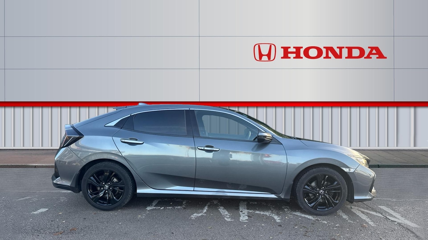 Used Honda Civic 2018 for sale - 76768987: Photo 5