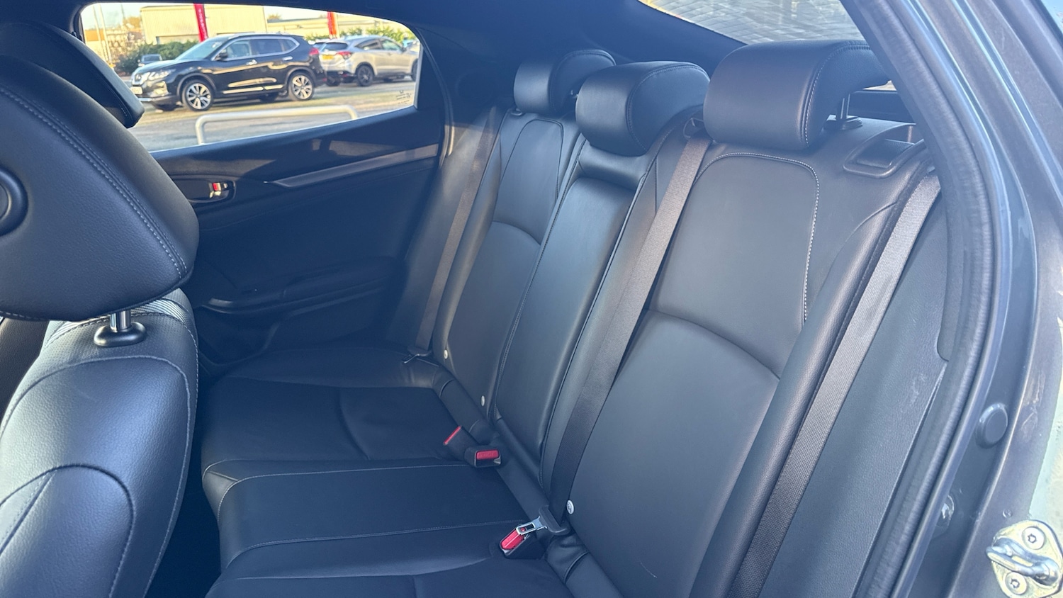 Used Honda Civic 2018 for sale - 76768987: Photo 8