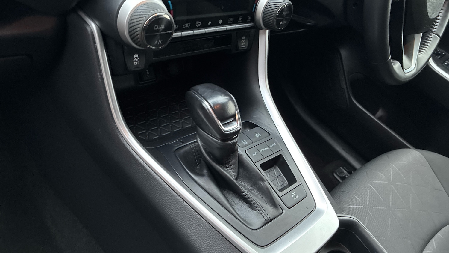 Used Toyota RAV4 2020 for sale - 76908494: Photo 13